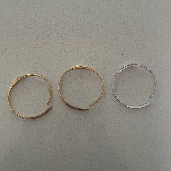 Three thin gold and silver cuff bracelets - Picture 3 of 6